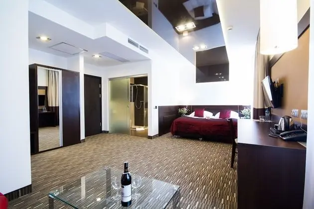 Business Tek Büyük veya İki Ayrı Yataklı Oda