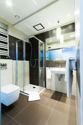 Business Tek Büyük veya İki Ayrı Yataklı Oda