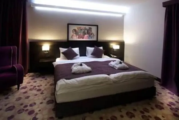 Classic Tek Büyük Yataklı Oda