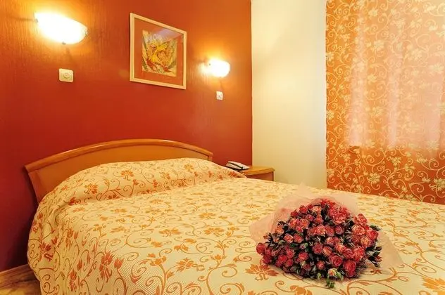 Junior Süit, Jakuzi (Polet)