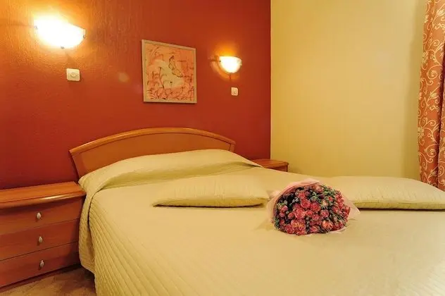 Junior Süit, Jakuzi (Polet)