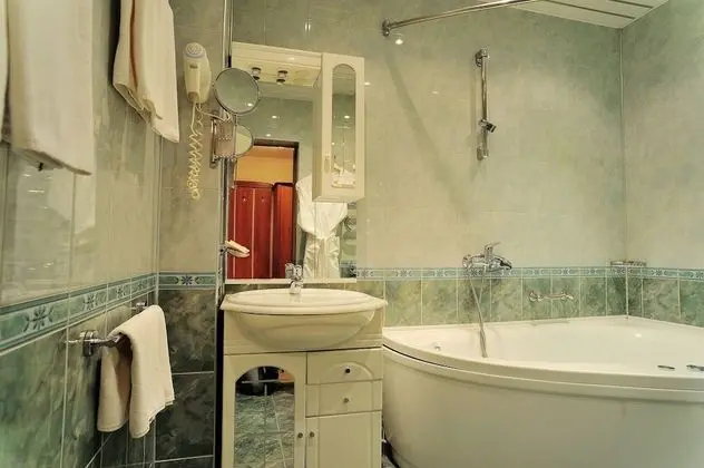 Junior Süit, Jakuzi (Polet)