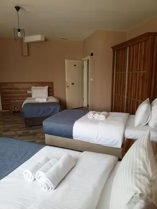 Triple, Nehir Manzaralı