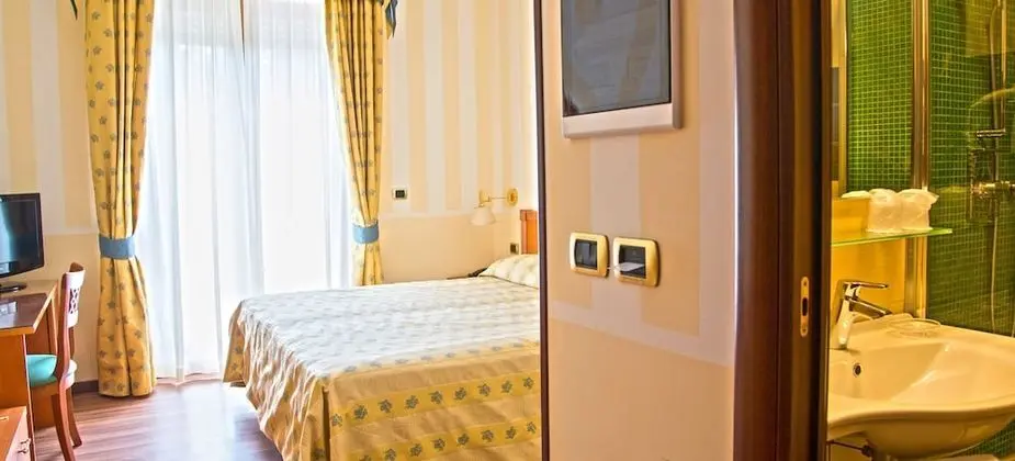 Standard Tek Büyük Yataklı Oda