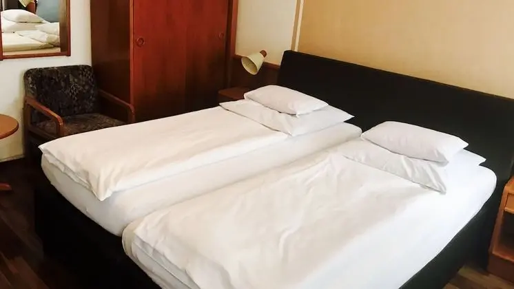 Basic Tek Büyük Yataklı Oda