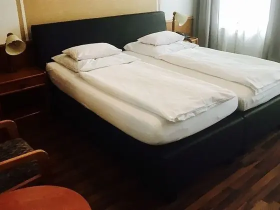 Basic Tek Büyük Yataklı Oda