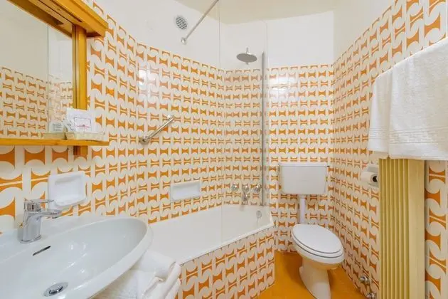 Comfort Tek Büyük veya İki Ayrı Yataklı Oda