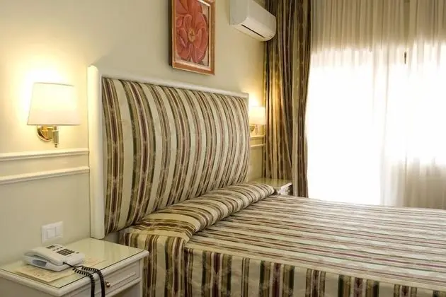 Büyük Yataklı Tek Kişilik Oda