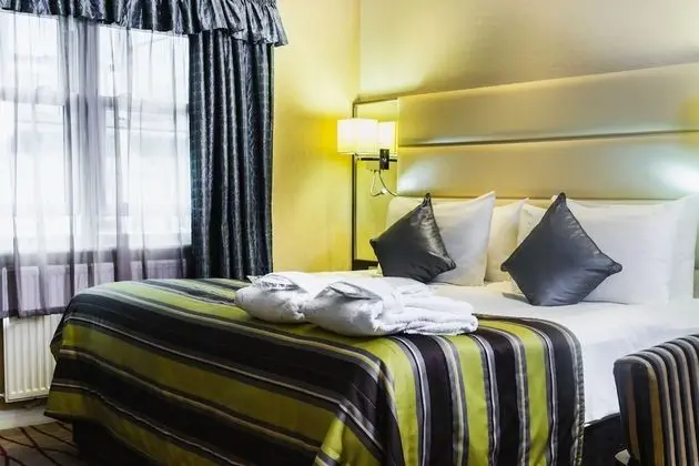 Club Tek Büyük Yataklı Oda