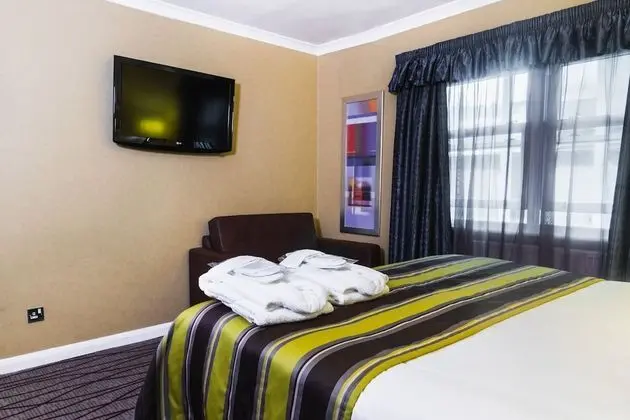 Club Tek Büyük Yataklı Oda