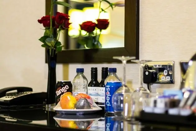 Club Tek Büyük Yataklı Oda