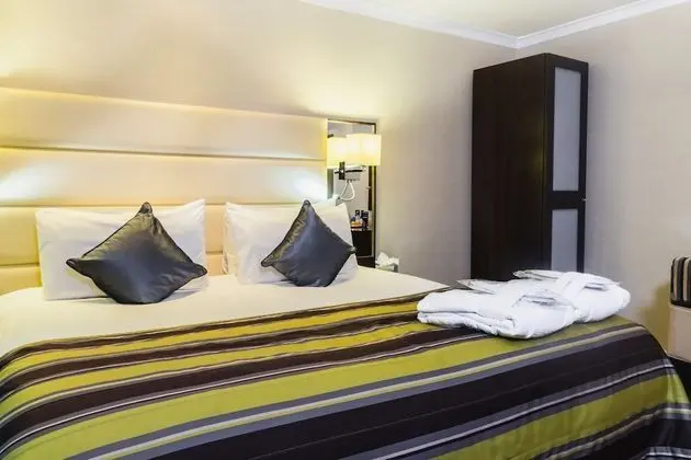 Club Tek Büyük Yataklı Oda