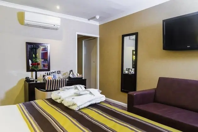 Club Tek Büyük Yataklı Oda