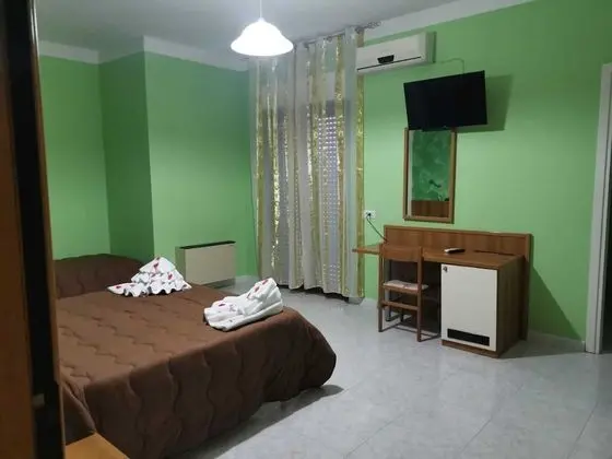Üç Kişilik Oda