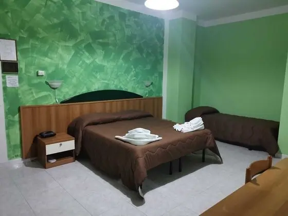 Üç Kişilik Oda