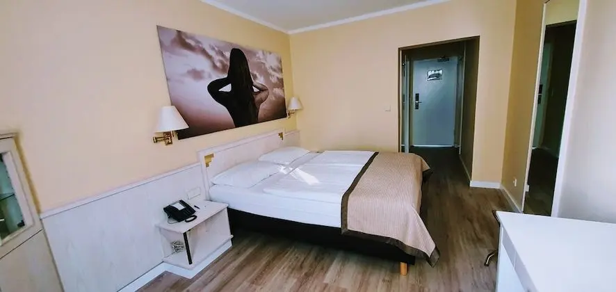 Standard Tek Büyük Yataklı Oda