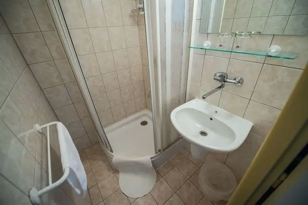 Standard Tek Büyük Yataklı Oda