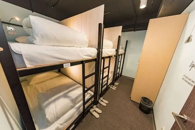 Ortak Ranzalı Oda, Sadece erkekler için, Ortak Banyo