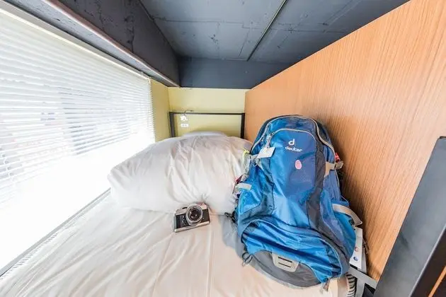 Ortak Ranzalı Oda, Sadece erkekler için, Ortak Banyo