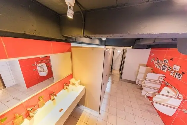 Ortak Ranzalı Oda, Sadece erkekler için, Ortak Banyo