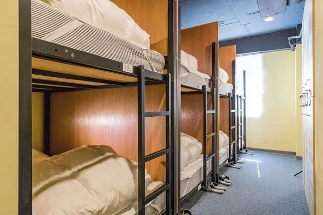 Ortak Ranzalı Oda, Sadece kadınlar için, Ortak Banyo