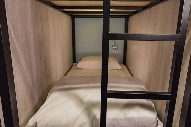 Ortak Ranzalı Oda, Sadece kadınlar için, Ortak Banyo