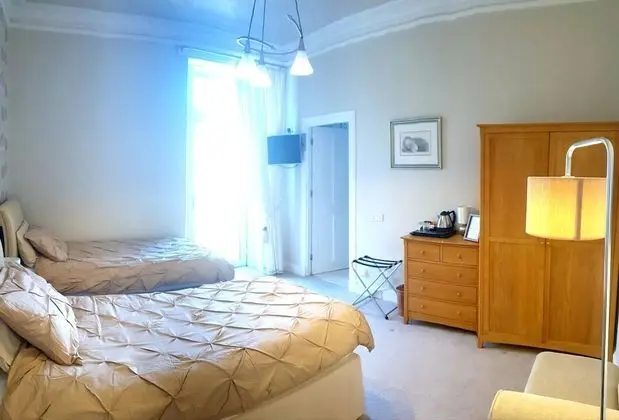 Tek Büyük veya İki Ayrı Yataklı Oda