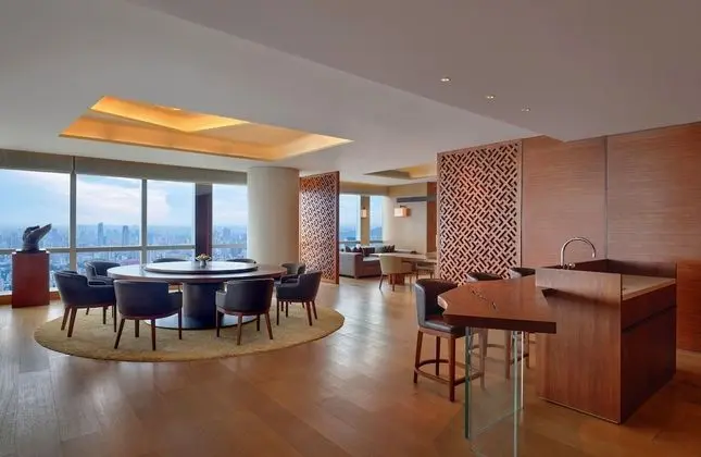 Diplomat Suite