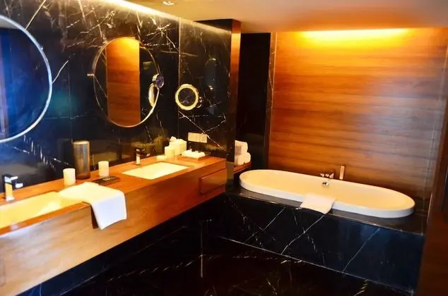 Luxury Oda