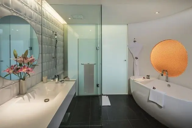 Luxury Oda