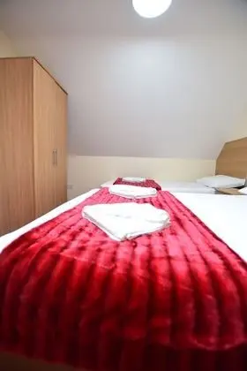 Dört Kişilik Oda, 2 Çift Kişilik Yatak