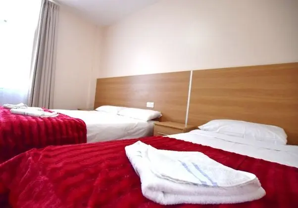 Dört Kişilik Oda, 2 Çift Kişilik Yatak