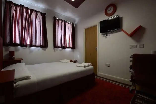 İki adet Tek Kişilik Yataklı (Twin room)