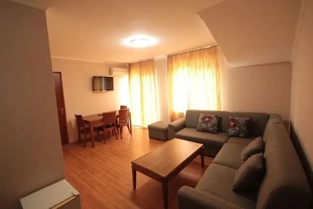 Basic Apart Daire, Göl Manzaralı