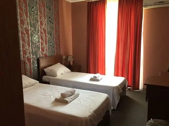 Tek Büyük veya İki Ayrı Yataklı Oda, Dağ Manzaralı