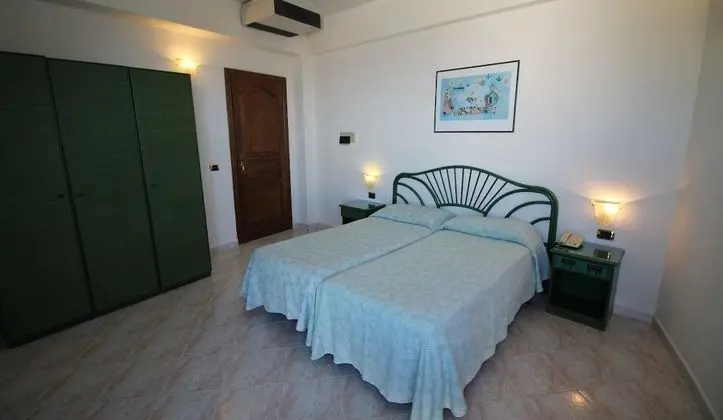 Tek Büyük veya İki Ayrı Yataklı Oda, Balkon