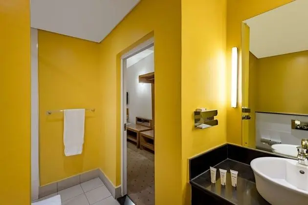 Superior Oda, Balkon, Havuz Manzaralı
