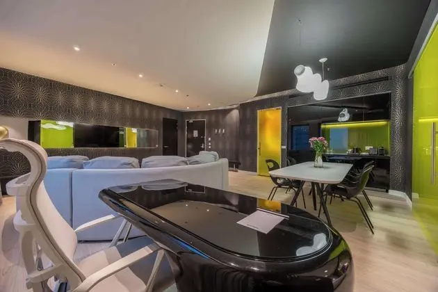 Süit (Karim Rashid)