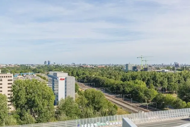 Superior Oda, Şehir Manzaralı