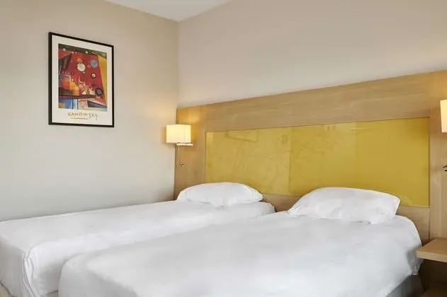 Standard Oda (Airport View)