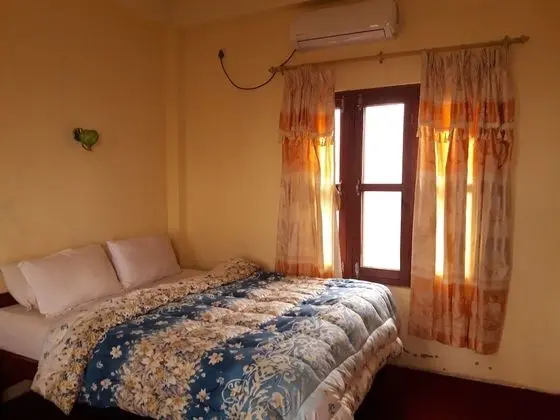 Deluxe Tek Büyük Yataklı Oda, 2 Yatak Odası, Balkon, Bahçe Manzaralı