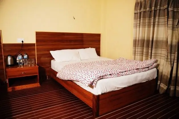 Deluxe Tek Büyük Yataklı Oda, 2 Yatak Odası, Balkon, Bahçe Manzaralı