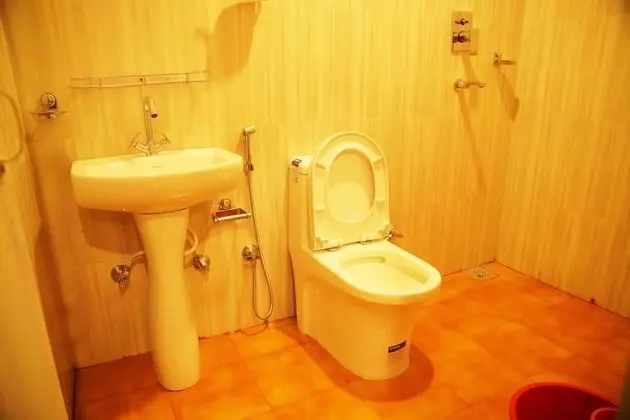 Deluxe Tek Büyük Yataklı Oda, 2 Yatak Odası, Balkon, Bahçe Manzaralı