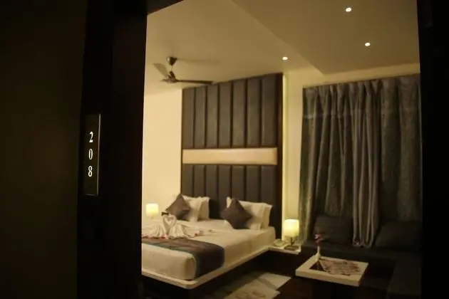 Luxury Oda
