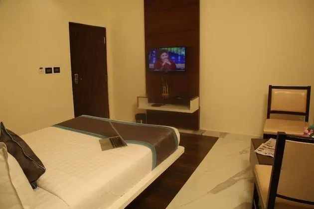 Standard Oda, 1 Büyük (Queen) Boy Yatak, Şehir Manzaralı