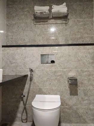 Standard Oda, 1 Büyük (Queen) Boy Yatak, Şehir Manzaralı