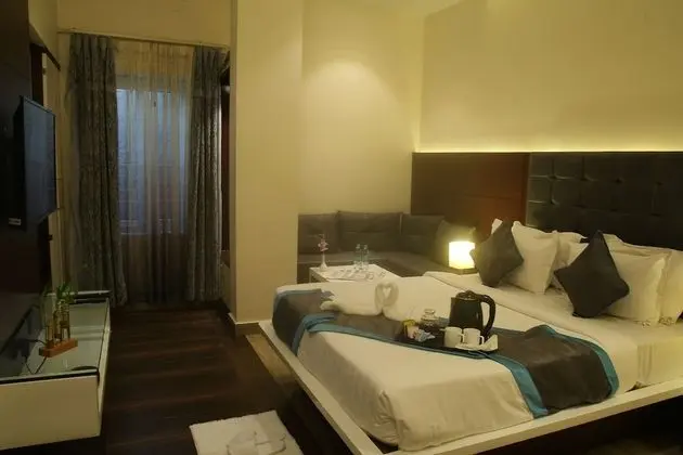Standard Oda, 1 Büyük (Queen) Boy Yatak, Şehir Manzaralı