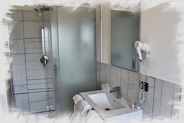 Basic Tek Büyük veya İki Ayrı Yataklı Oda