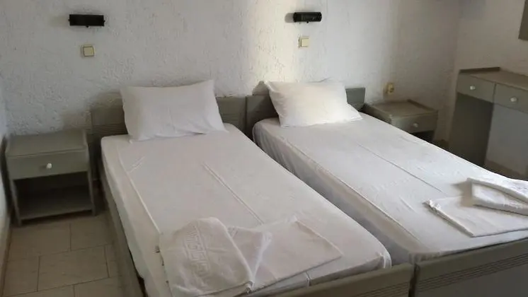 Standard Tek Büyük veya İki Ayrı Yataklı Oda, 1 Çift Kişilik veya 2 Tek Kişilik Yatak