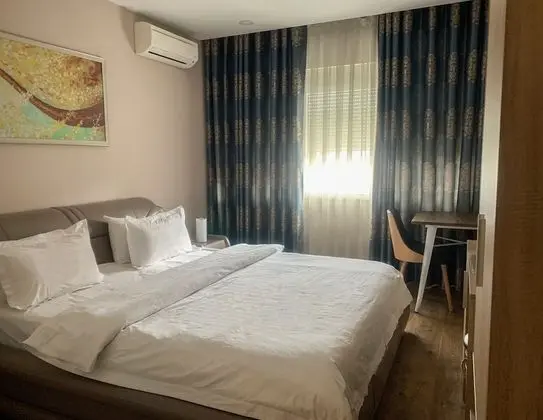 Deluxe Oda, 1 En Büyük (King) Boy Yatak